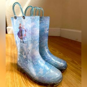 Frozen light-up rain boots, size 1. Very good condition.